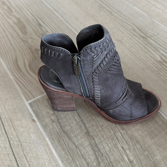 Vince Camuto Open Toe Bootie - Picture 4 of 6